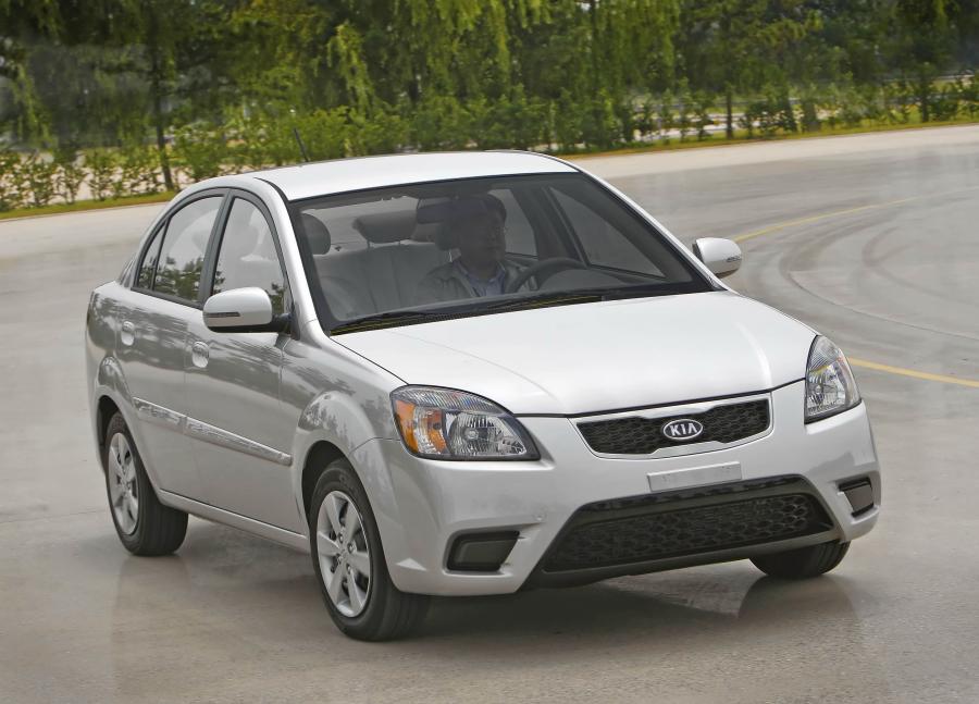  Kia Rio 2010 года  (фото 3 из 21)